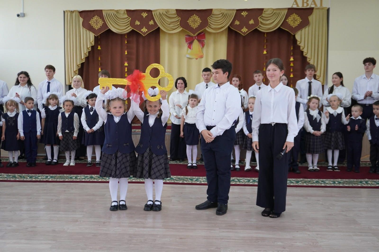 1 сентября, в КГУ «Общеобразовательной школе № 2 имени Смагула Садуакасулы» состоялась торжественная линейка, посвящённая Дню знаний!